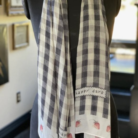 Market of Stars Gingham & Strawberries Scarf - Picture 2 of 5